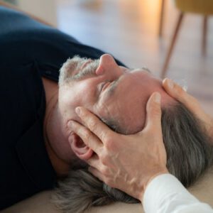 Heilpraktiker in Berlin behandelt mit Osteopathie Patienten aller Altersgruppen mit orthopädischen, neurologischen und internistischen Beschwerden sowie Schwangere