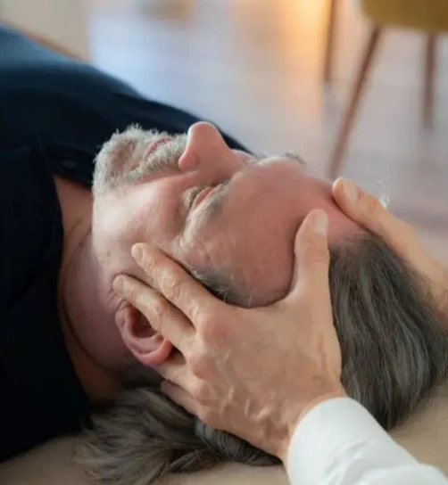 Behandlung individuell auf Rückenschmerzen, Verdauungsprobleme oder Verspannungen bei Harald Erb.