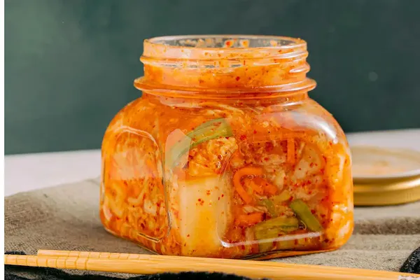 Fermentierte Lebensmittel wie Kimchi und Sauerkraut – natürliche Probiotika für den Aufbau der 