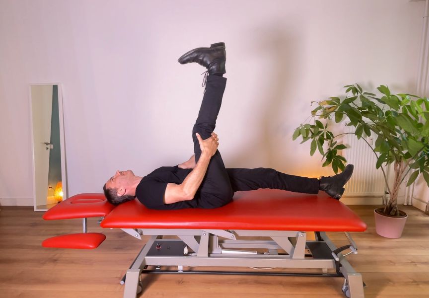 Ischias - 6 Übungen die wirklich helfen (+ PDF) 1 Sciatic Nerve Flossing Übung Ischias Ischiasnerv mobilisieren