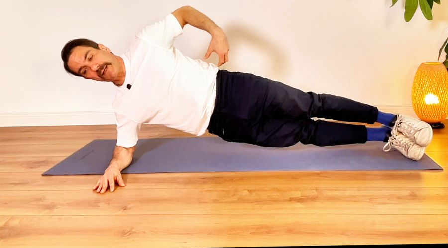 Seitliche Planke - gestreckte Beine - Übung Bandscheibenvorfall LWS Quadratus lumborum stärken
